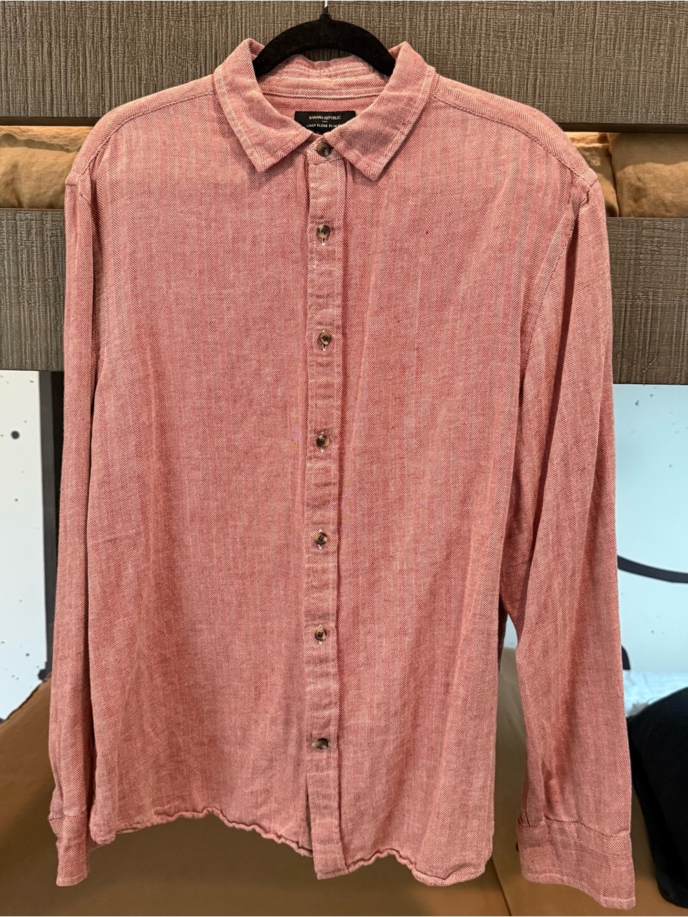 Men’s Banana Republic long sleeve linen blend shirt, L